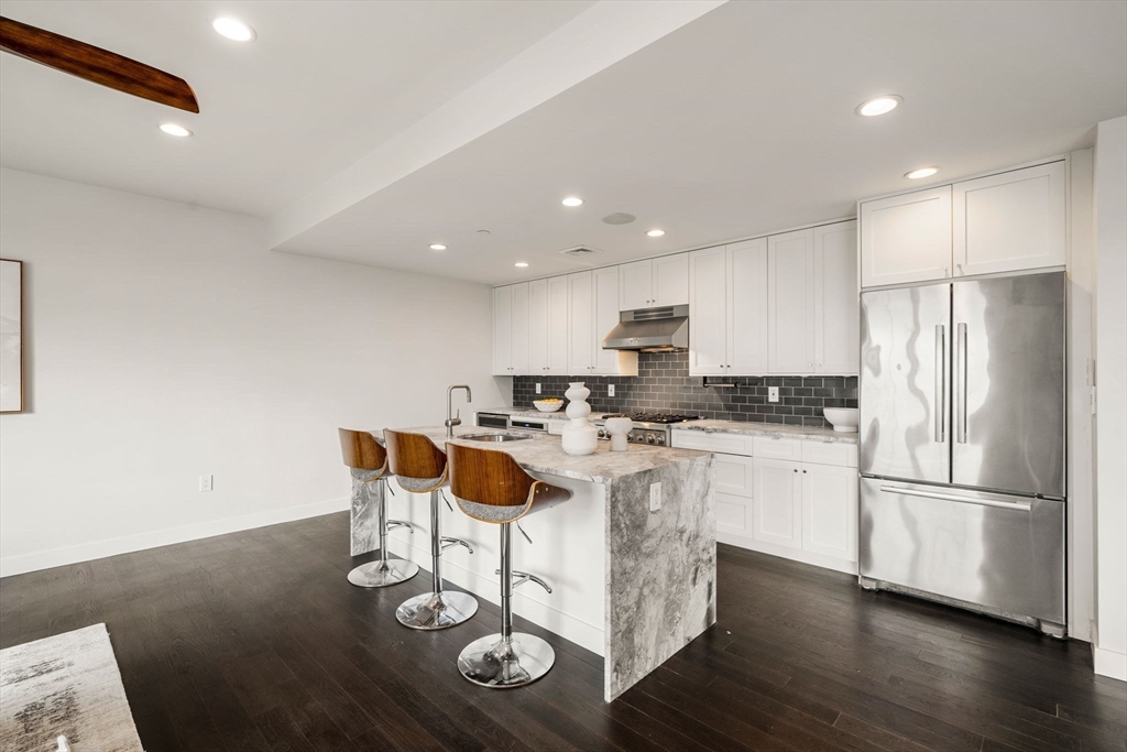 Boston, Massachusetts, 02127, United States, 2 Bedrooms Bedrooms, ,2 BathroomsBathrooms,Residential,For Sale,1999674