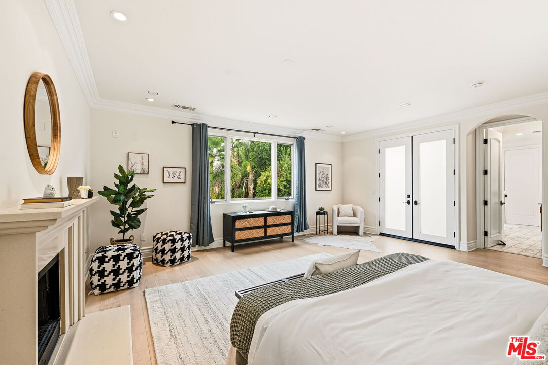 Encino, California, 91436, United States, 4 Bedrooms Bedrooms, ,3 BathroomsBathrooms,Residential,For Sale,1988091