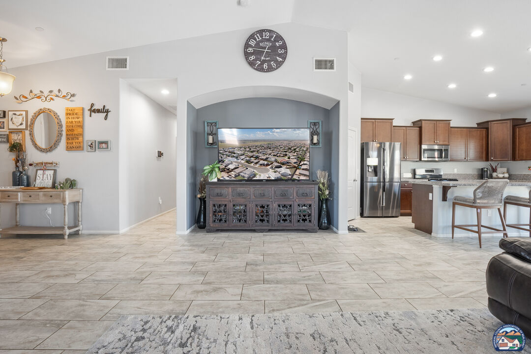 Imperial, California, 92251, United States, 4 Bedrooms Bedrooms, ,2 BathroomsBathrooms,Residential,For Sale,1969565