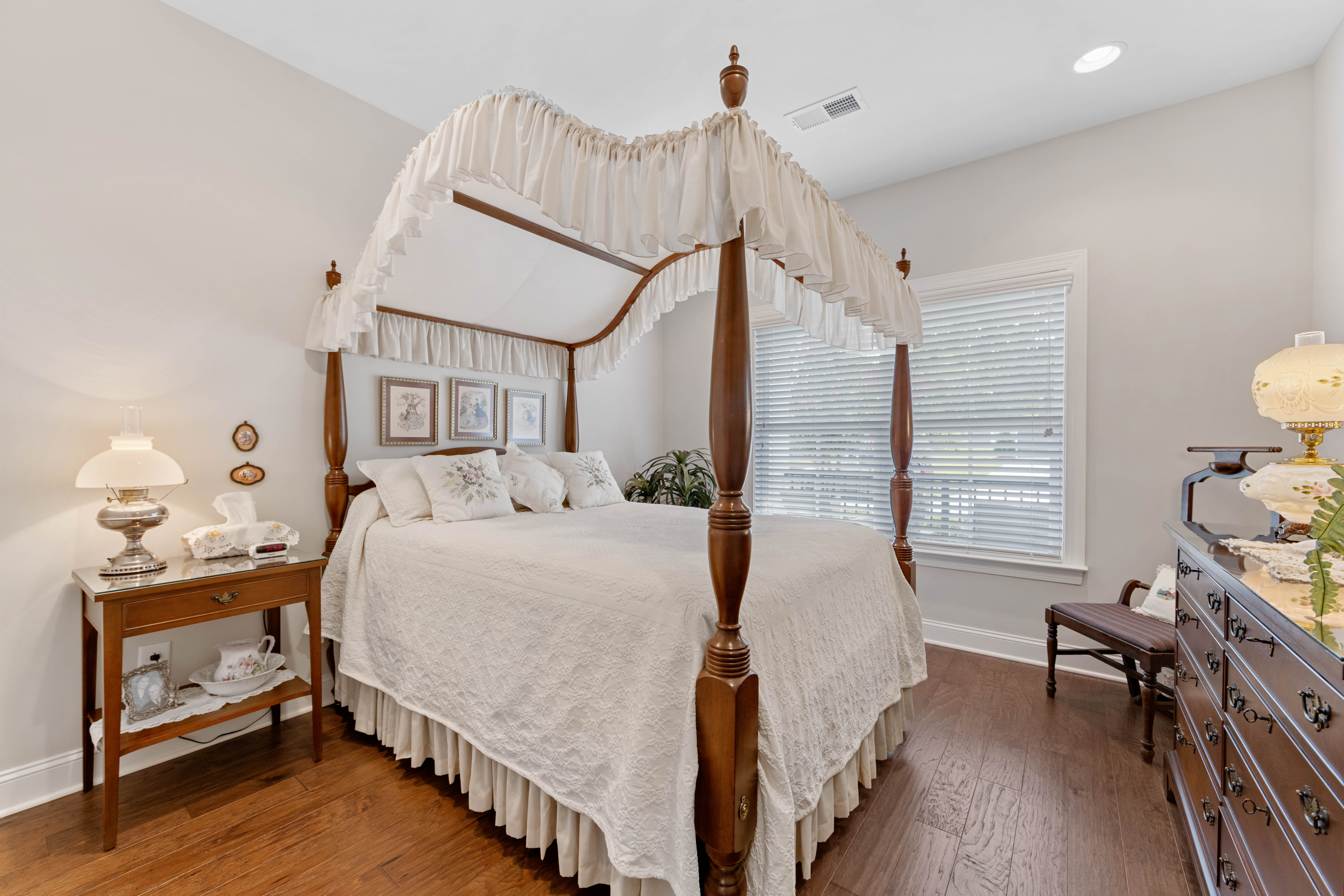 Cornelius, North Carolina, 28031, United States, 3 Bedrooms Bedrooms, ,3 BathroomsBathrooms,Residential,For Sale,1908056