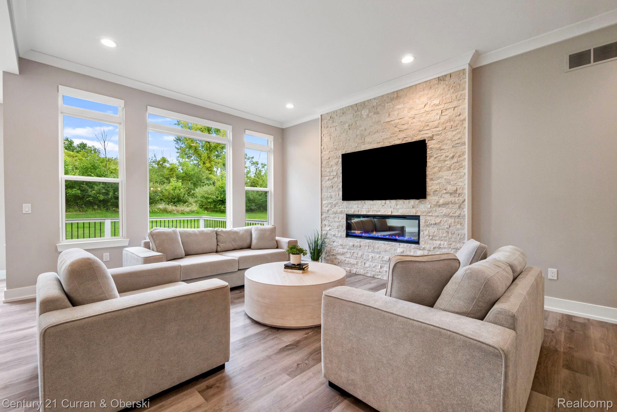 Northville, Michigan, 48168, United States, 2 Bedrooms Bedrooms, ,2 BathroomsBathrooms,Residential,For Sale,1983973