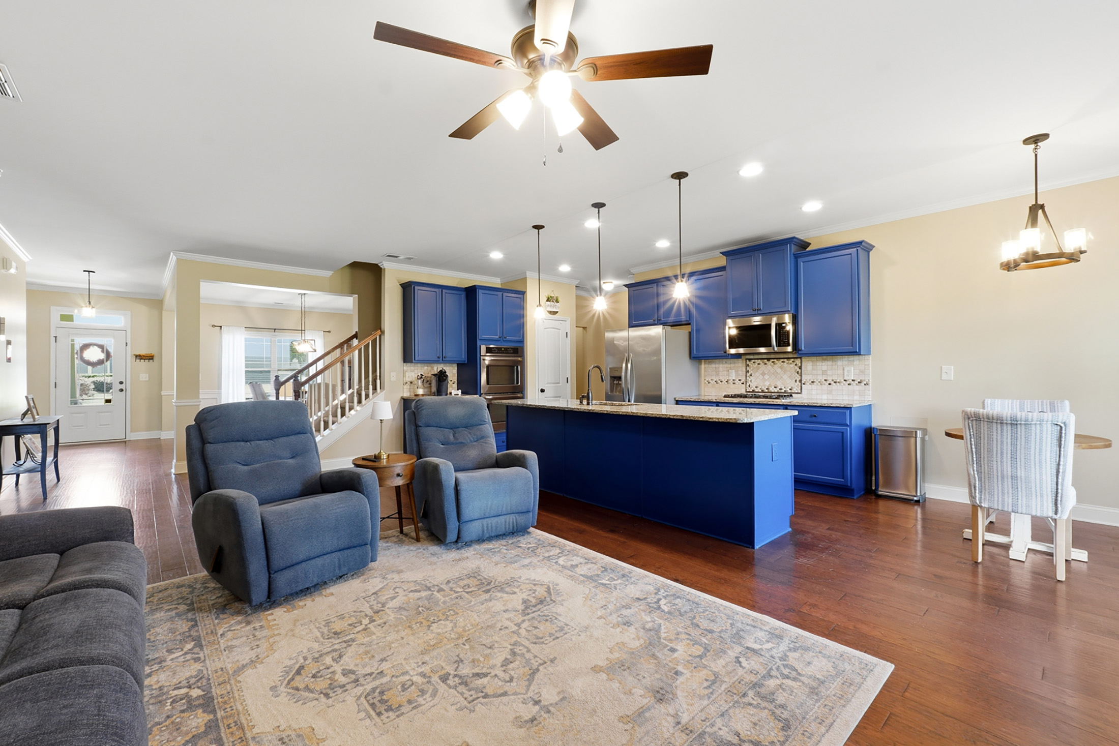  Thoughtfully Designed Craftsman Style Home in Seven Hills - 物件實景