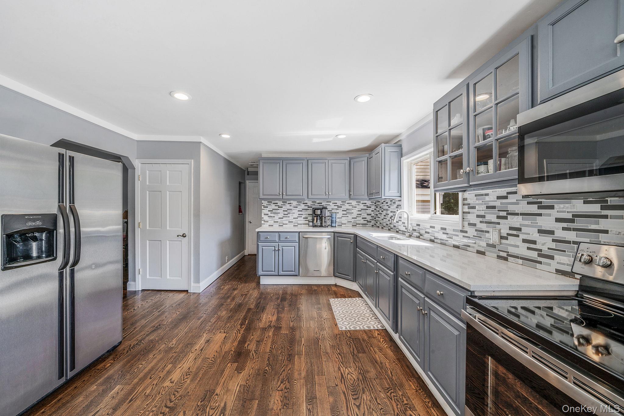 West Islip, New York, 11795, United States, 4 Bedrooms Bedrooms, ,4 BathroomsBathrooms,Residential,For Sale,1925742
