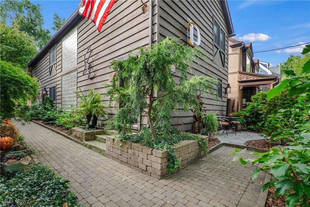 Cleveland, Ohio, 44113, United States, 3 Bedrooms Bedrooms, ,4 BathroomsBathrooms,Residential,For Sale,1984065