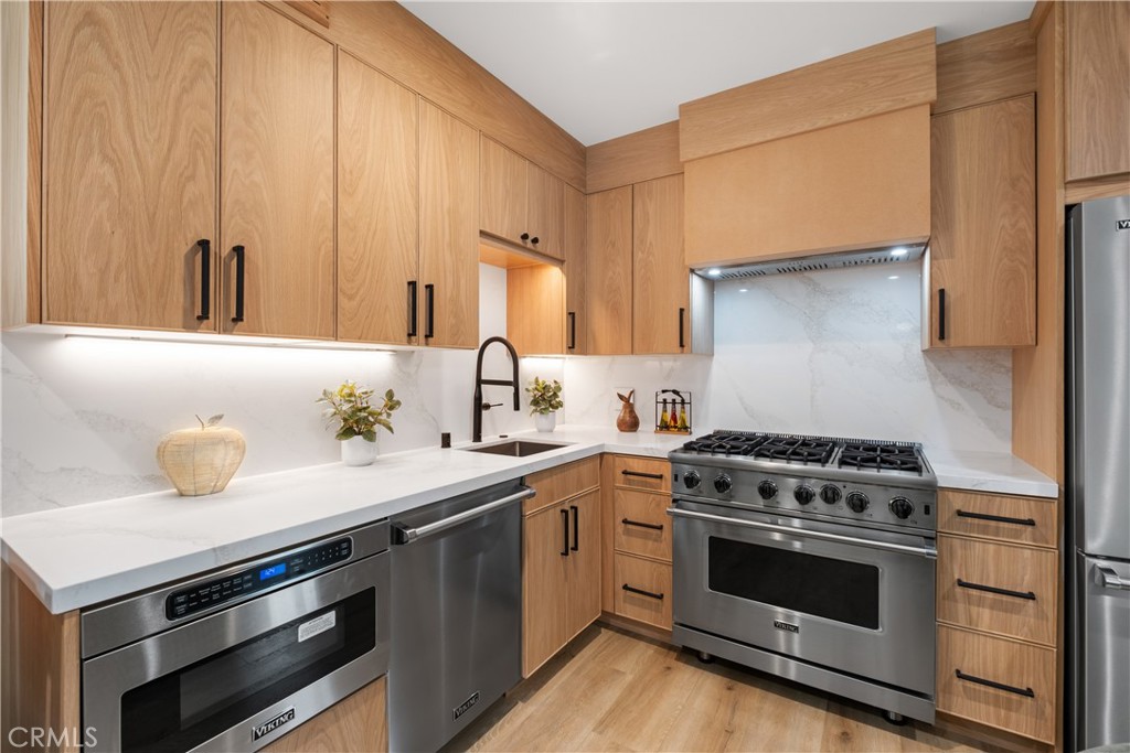 Newport Beach, California, 92663, United States, 5 Bedrooms Bedrooms, ,6 BathroomsBathrooms,Residential,For Sale,1993408