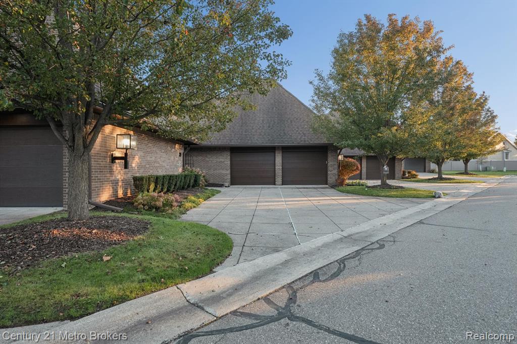 Grand Blanc, Michigan, 48439, United States, 3 Bedrooms Bedrooms, ,5 BathroomsBathrooms,Residential,For Sale,1986103