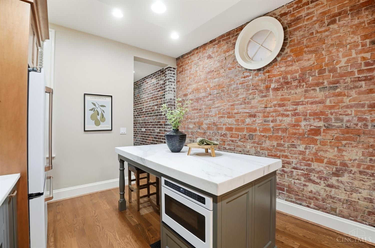 Cincinnati, Ohio, 45202, United States, 3 Bedrooms Bedrooms, ,2 BathroomsBathrooms,Residential,For Sale,2002925