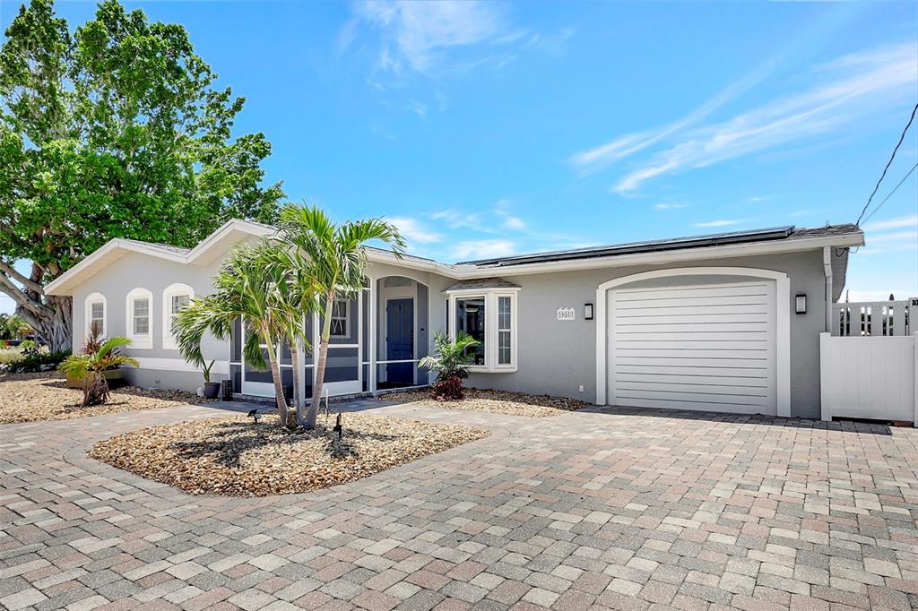 Bradenton, Florida, 34210, United States, 3 Bedrooms Bedrooms, ,3 BathroomsBathrooms,Residential,For Sale,1895487