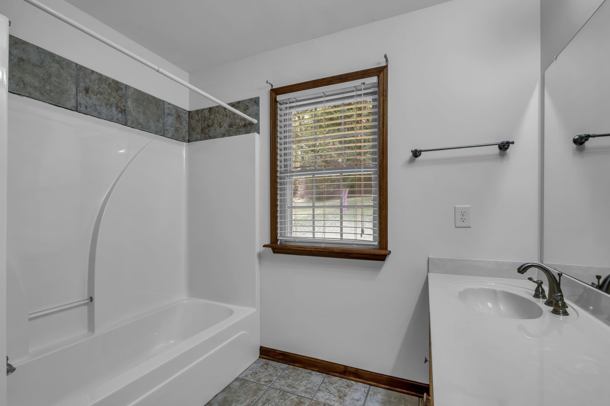 Whites Creek, Tennessee, 37189, United States, 3 Bedrooms Bedrooms, ,3 BathroomsBathrooms,Residential,For Sale,1895173
