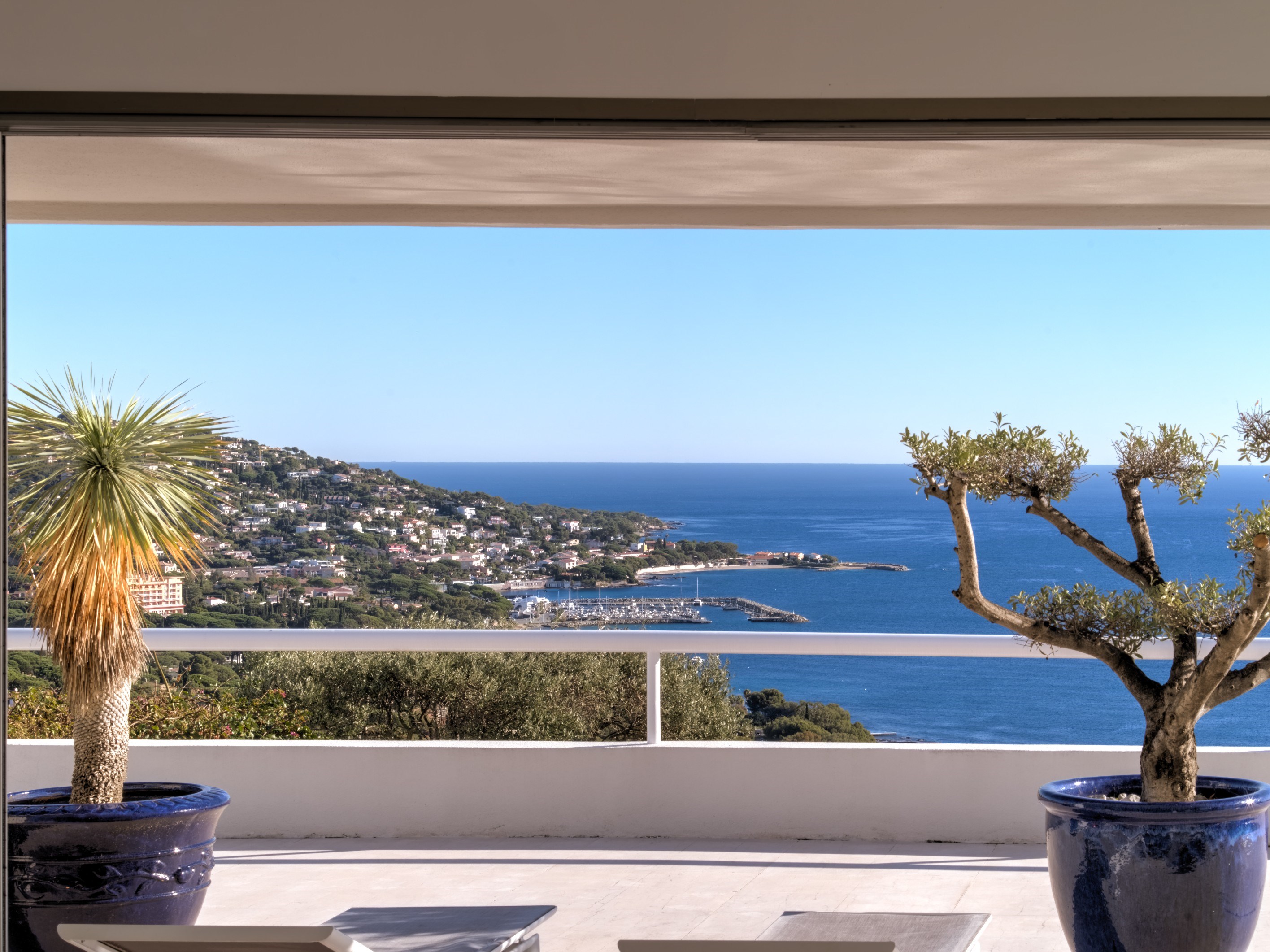  Contemporary villa with panoramic sea view for sale in Sainte-Maxime - 物件實景