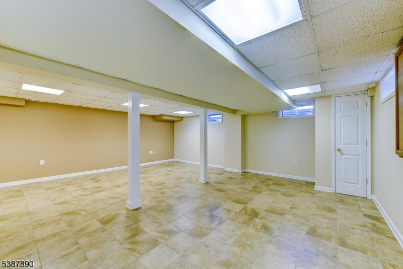 Branchburg Twp., New Jersey, 08876, United States, 4 Bedrooms Bedrooms, ,3 BathroomsBathrooms,Residential,For Sale,1992808