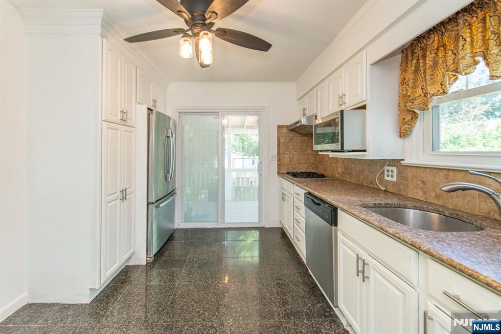 Pompton Lakes, New Jersey, 07442, United States, 3 Bedrooms Bedrooms, ,3 BathroomsBathrooms,Residential,For Sale,1875225