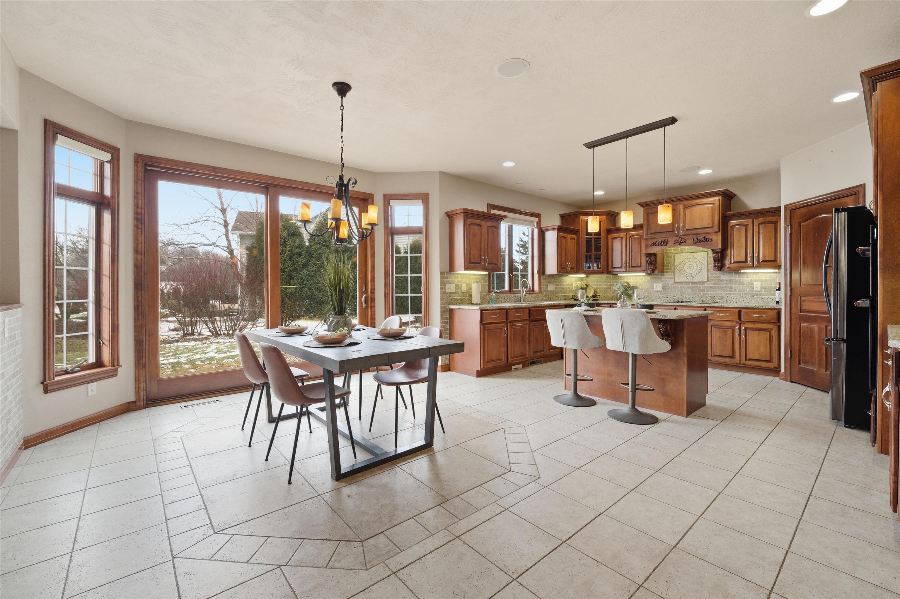 Oshkosh, Wisconsin, 54904, United States, 4 Bedrooms Bedrooms, ,4 BathroomsBathrooms,Residential,For Sale,2009649