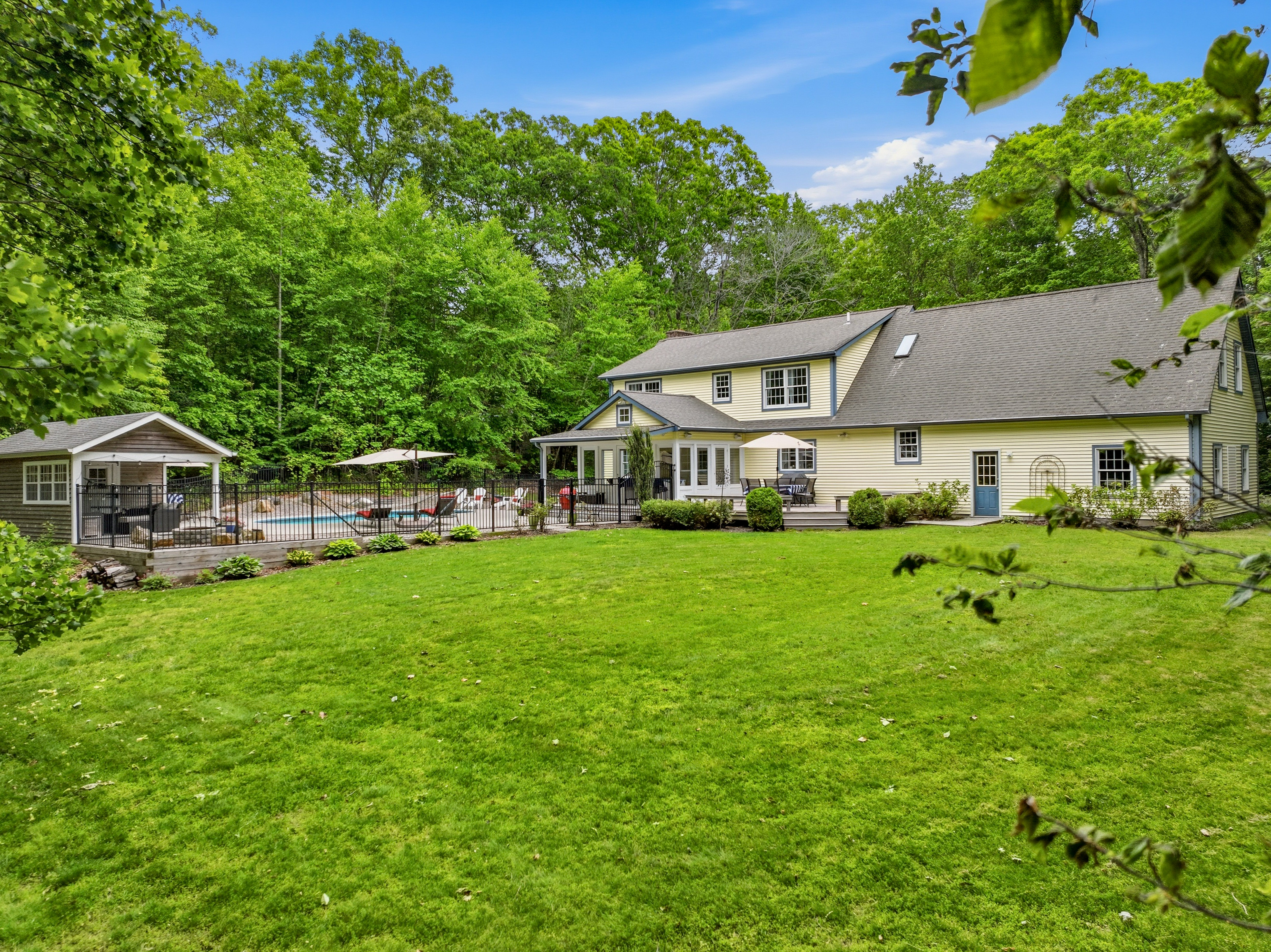  Beautifully Maintained Cape on Over 2 Acres - 物件實景