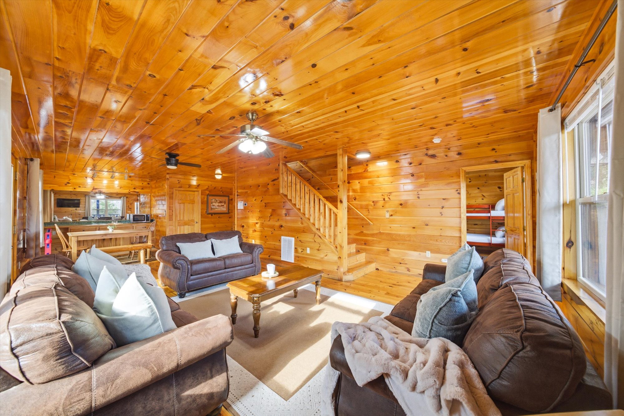 Sevierville, Tennessee, 37876-3406, United States, 3 Bedrooms Bedrooms, ,5 BathroomsBathrooms,Residential,For Sale,2049447