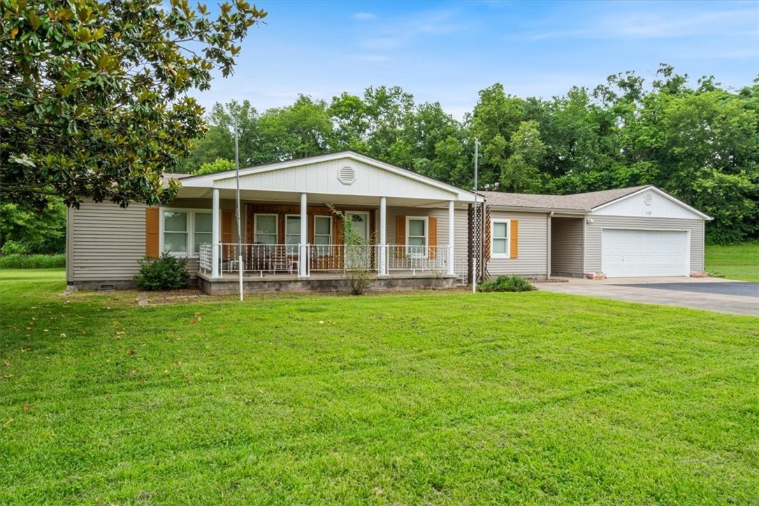 Anderson, Missouri, 64831, United States, 3 Bedrooms Bedrooms, ,2 BathroomsBathrooms,Residential,For Sale,1866248