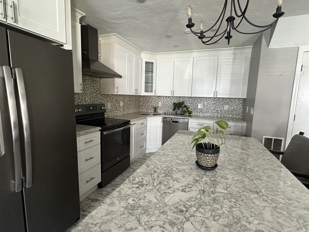 Quincy, Massachusetts, 02171, United States, 2 Bedrooms Bedrooms, ,3 BathroomsBathrooms,Residential,For Sale,1866744
