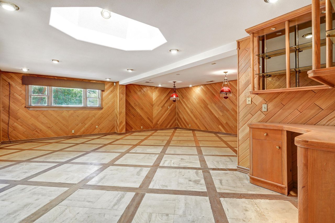 Los Ranchos, New Mexico, 87107, United States, 5 Bedrooms Bedrooms, ,5 BathroomsBathrooms,Residential,For Sale,1900994
