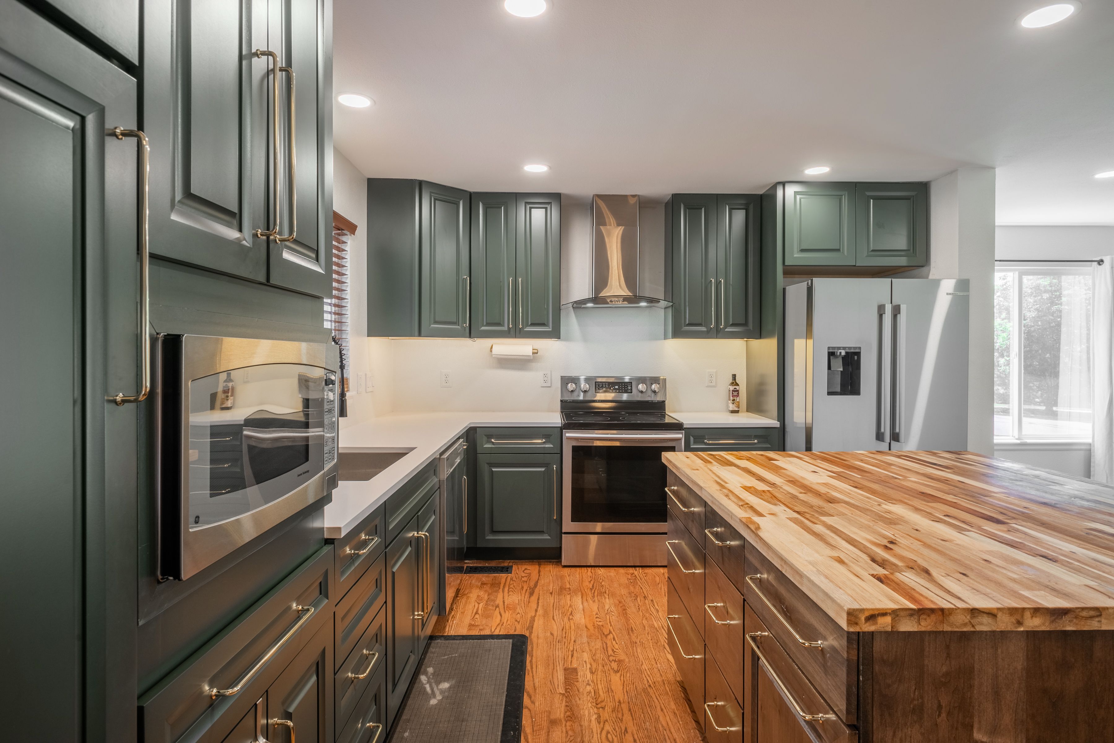 Situated on a Desirable Corner Lot in Hidden River - 物件實景