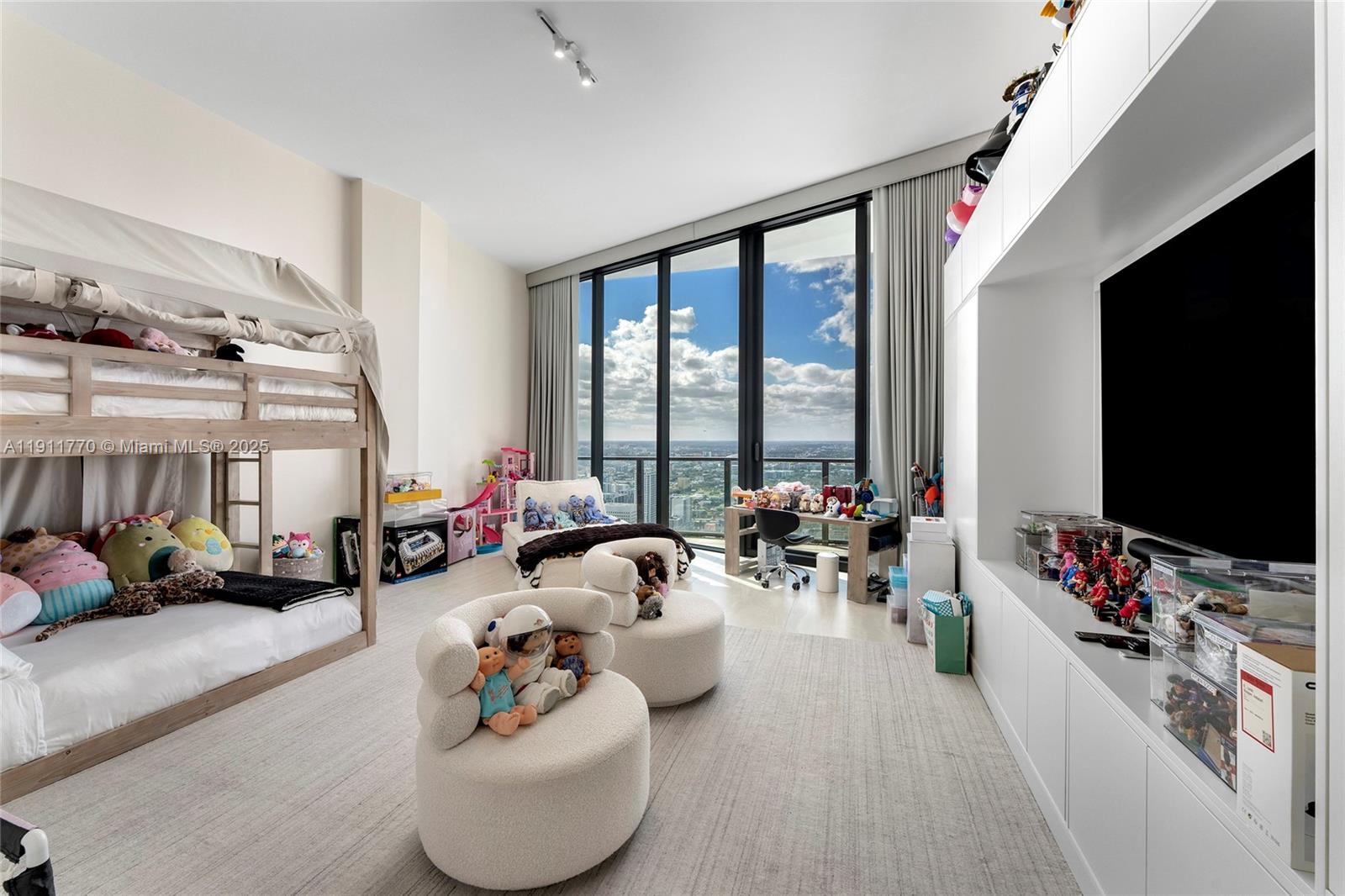 Miami, Florida, 33132, United States, 6 Bedrooms Bedrooms, ,7 BathroomsBathrooms,Residential,For Sale,1991375