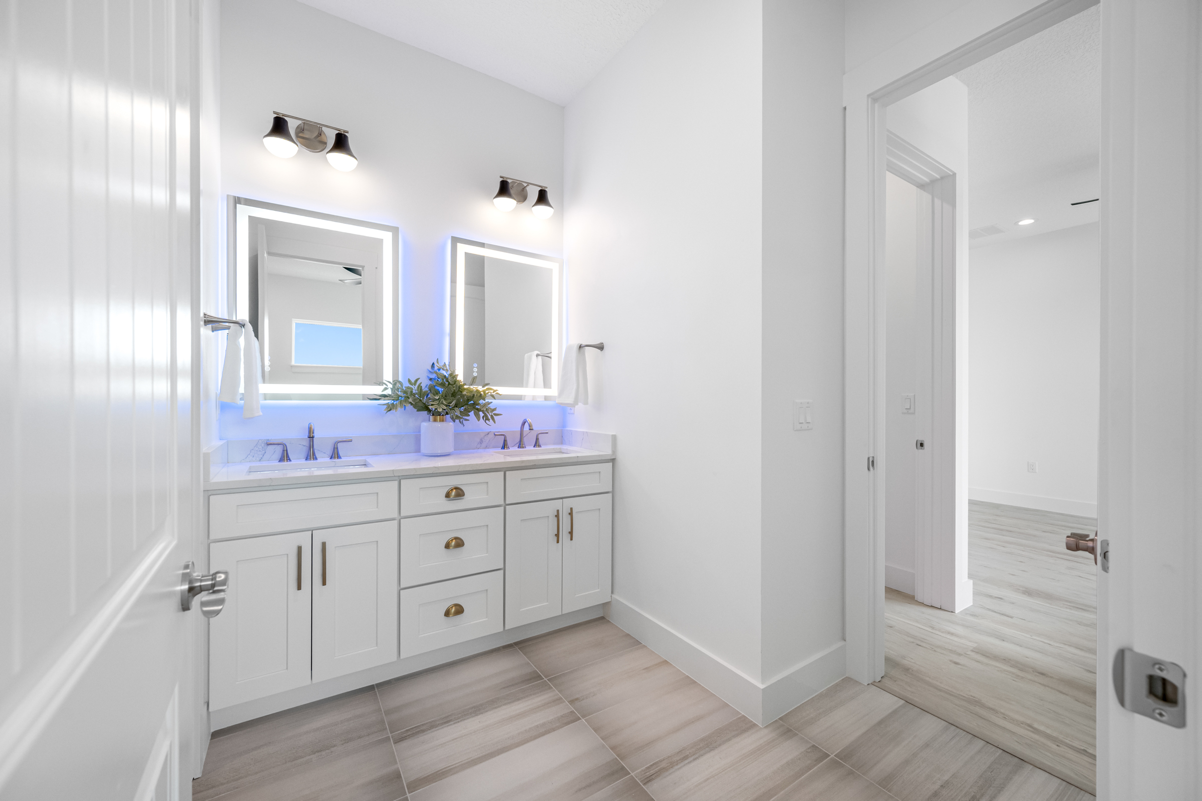 Madeira Beach, Florida, 33708, United States, 6 Bedrooms Bedrooms, ,6 BathroomsBathrooms,Residential,For Sale,1988521