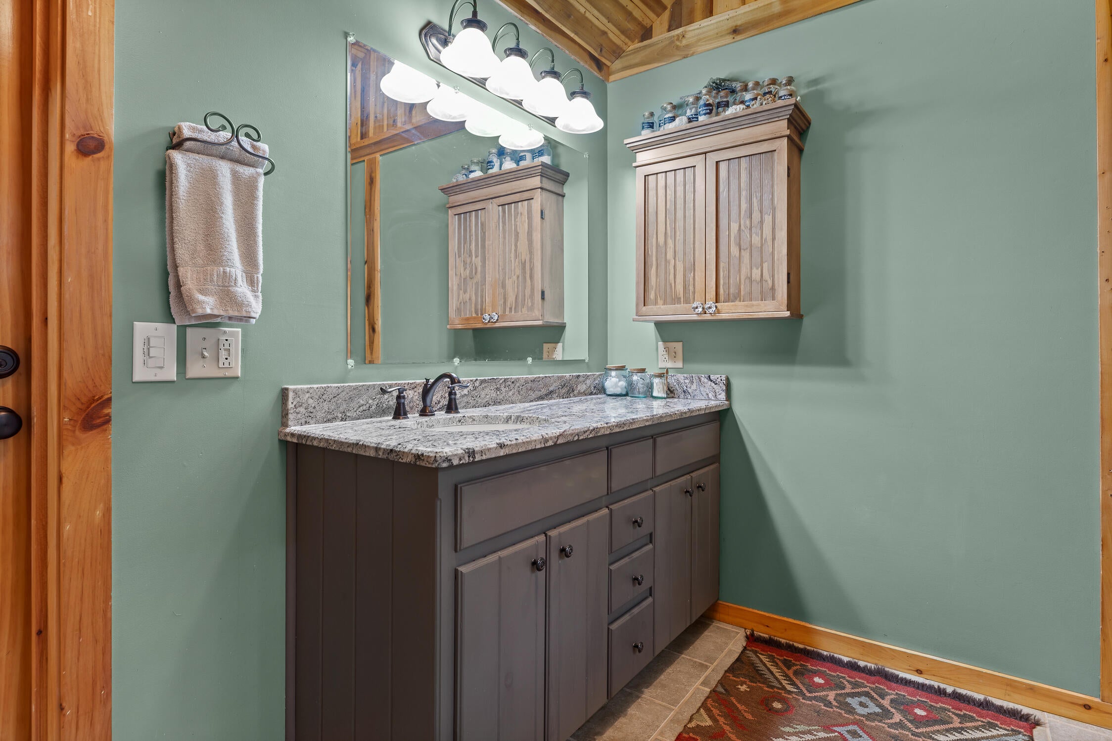 Mentone, Alabama, 35984, United States, 3 Bedrooms Bedrooms, ,2 BathroomsBathrooms,Residential,For Sale,1977298