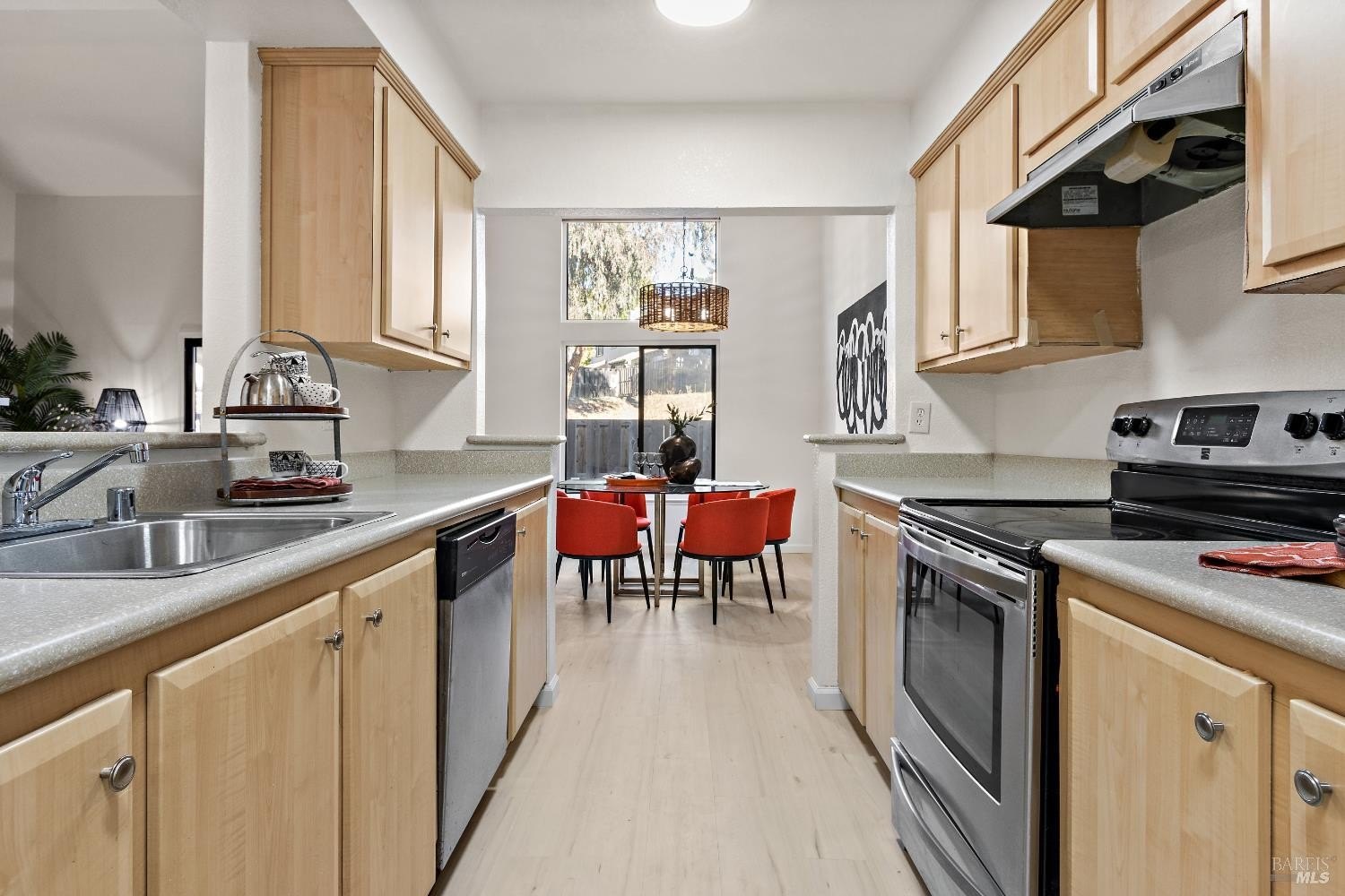 Hercules, California, 94547, United States, 2 Bedrooms Bedrooms, ,2 BathroomsBathrooms,Residential,For Sale,1988230