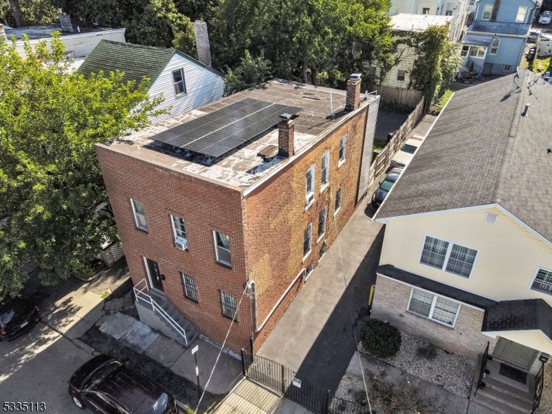 Irvington Twp., New Jersey, 07111, United States, 6 Bedrooms Bedrooms, ,2 BathroomsBathrooms,Residential,For Sale,1896504