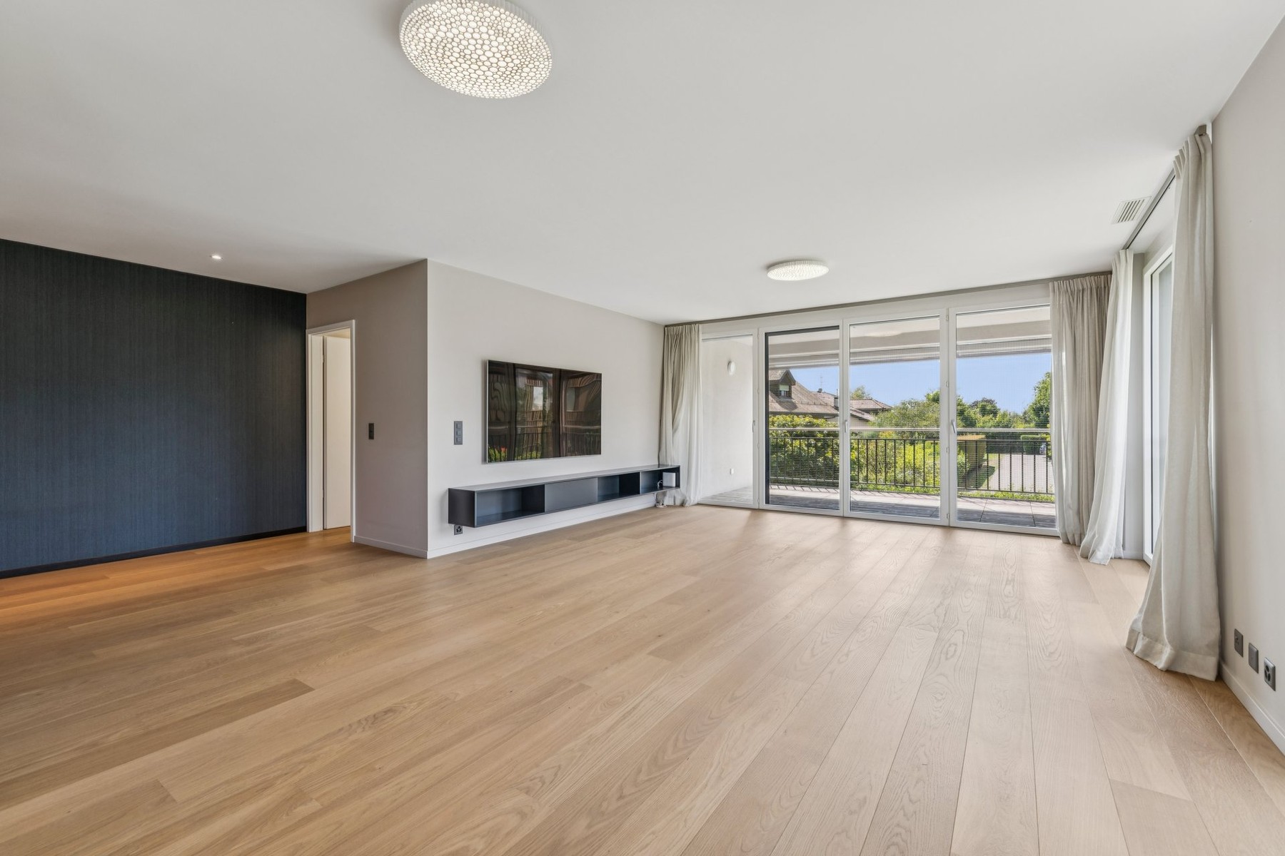  STUNNING 4.5-ROOM APARTMENT WITH A SOUTHWEST-FACING TERRACE ON THE OUTSKIRTS OF - 物件實景