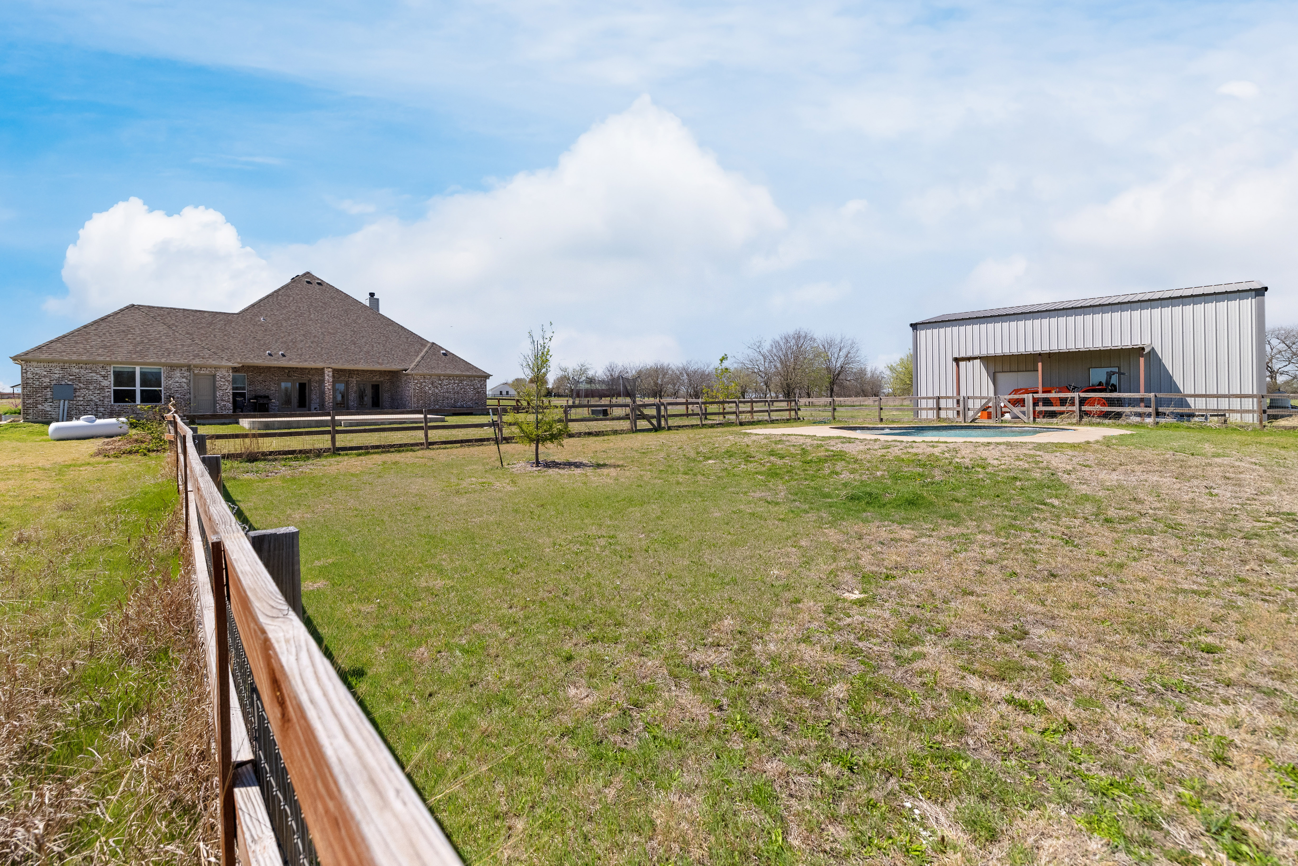  8.53-Acre Homestead With No HOA in Justin, Texas - 物件實景