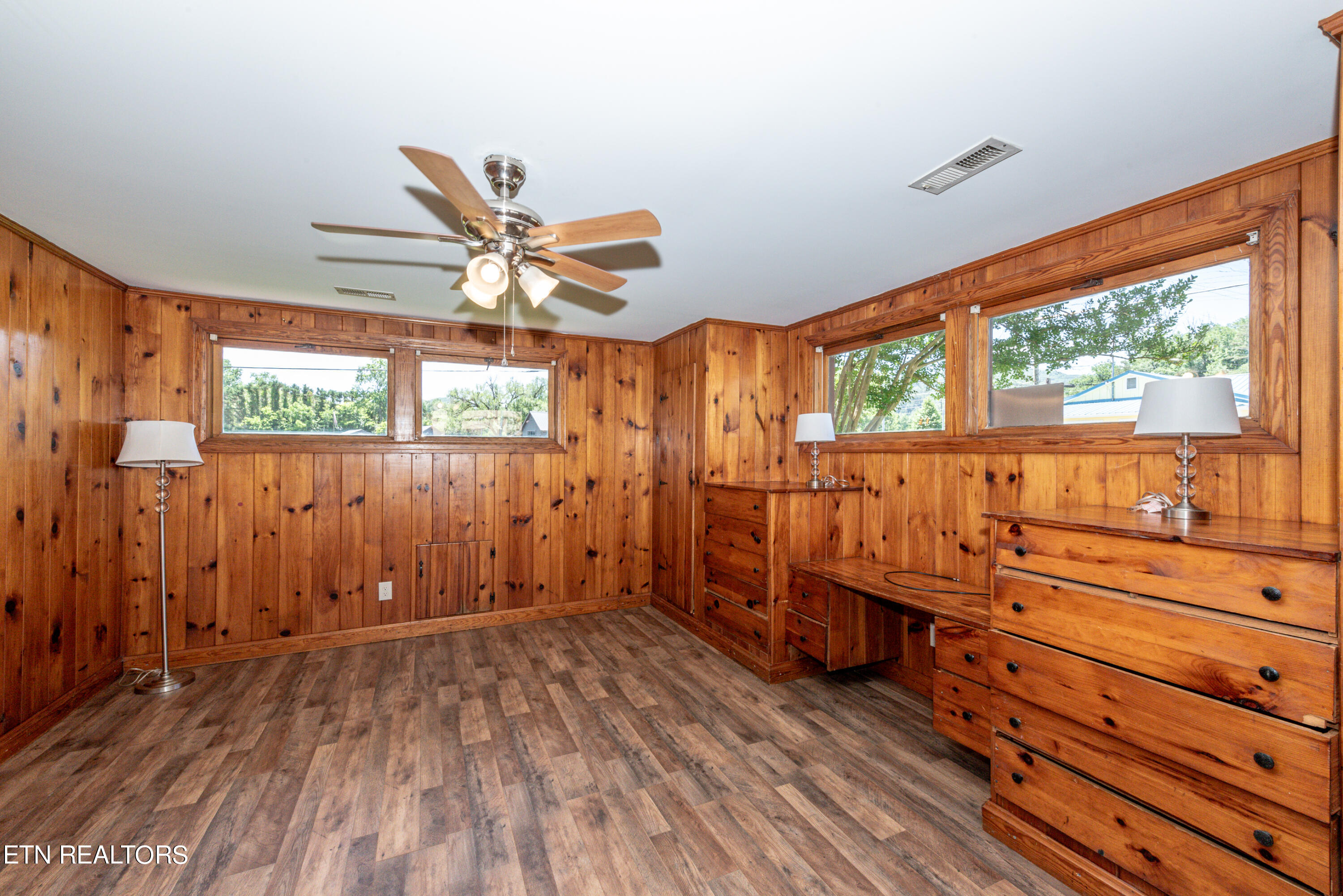 Townsend, Tennessee, 37882, United States, 3 Bedrooms Bedrooms, ,2 BathroomsBathrooms,Residential,For Sale,1984041