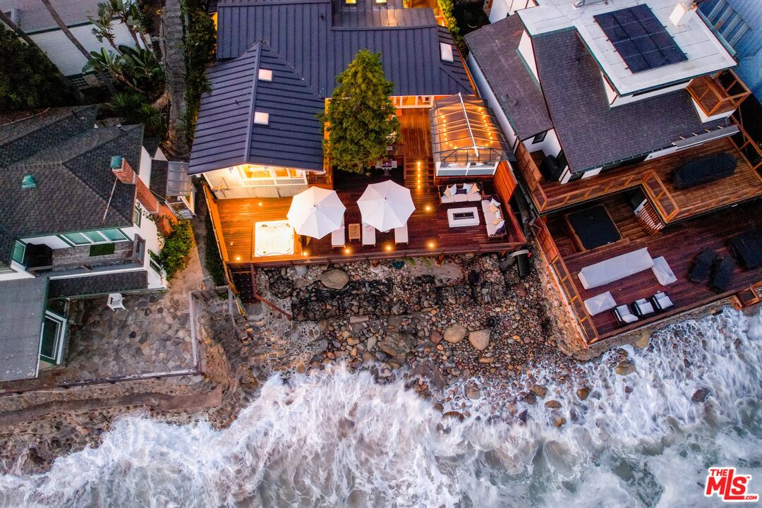 Malibu, California, 90265, United States, 3 Bedrooms Bedrooms, ,2 BathroomsBathrooms,Residential,For Sale,1992051