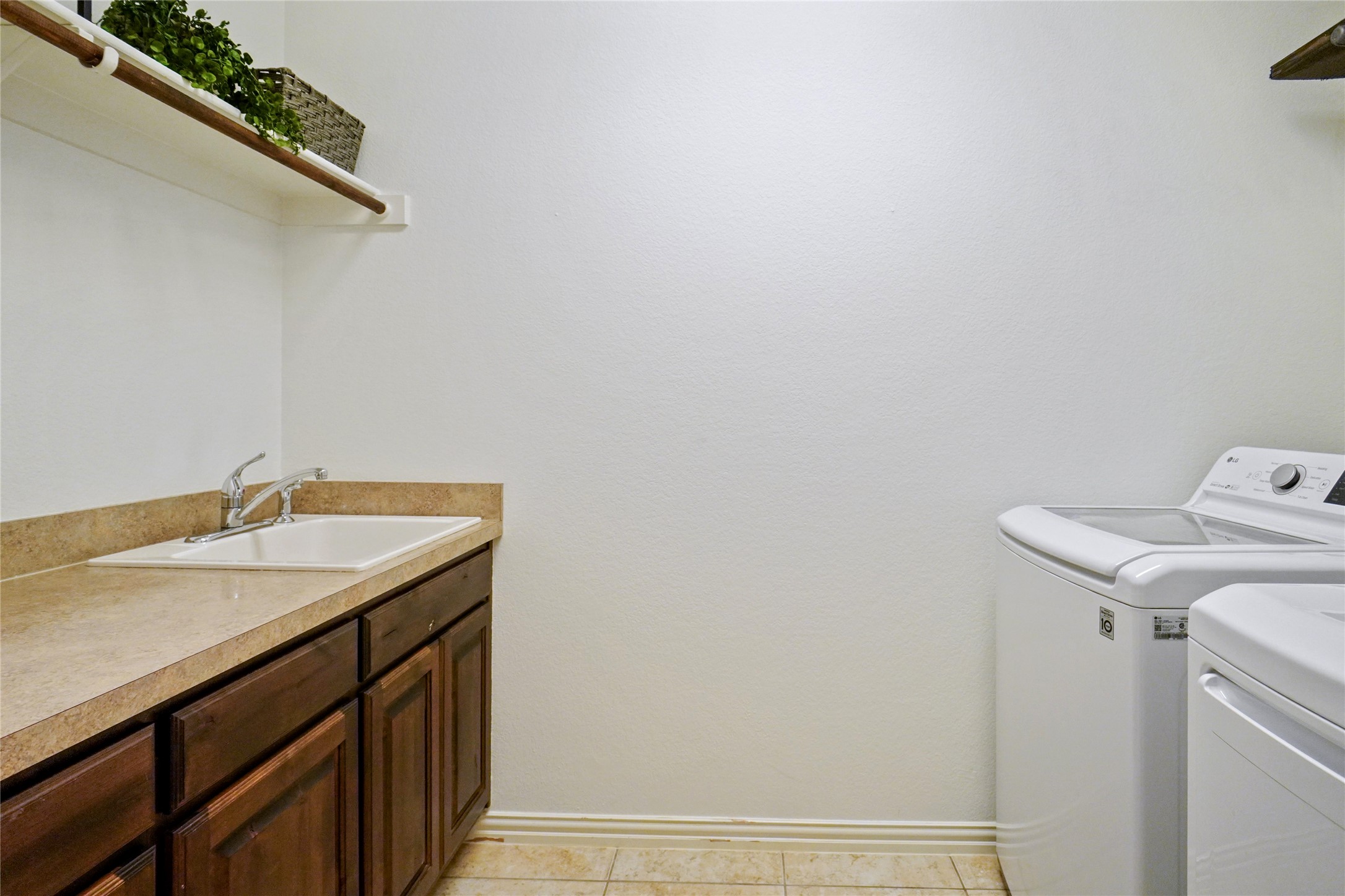 North Richland Hills, Texas, 76182, United States, 4 Bedrooms Bedrooms, ,3 BathroomsBathrooms,Residential,For Sale,1970443