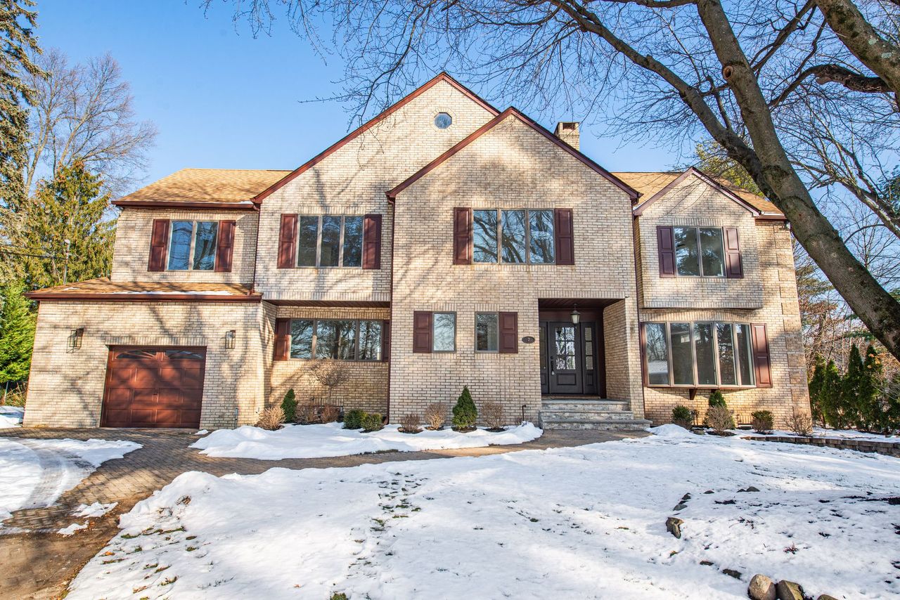 Fairfield, New Jersey, 07004, United States, 4 Bedrooms Bedrooms, ,5 BathroomsBathrooms,Residential,For Sale,2005992