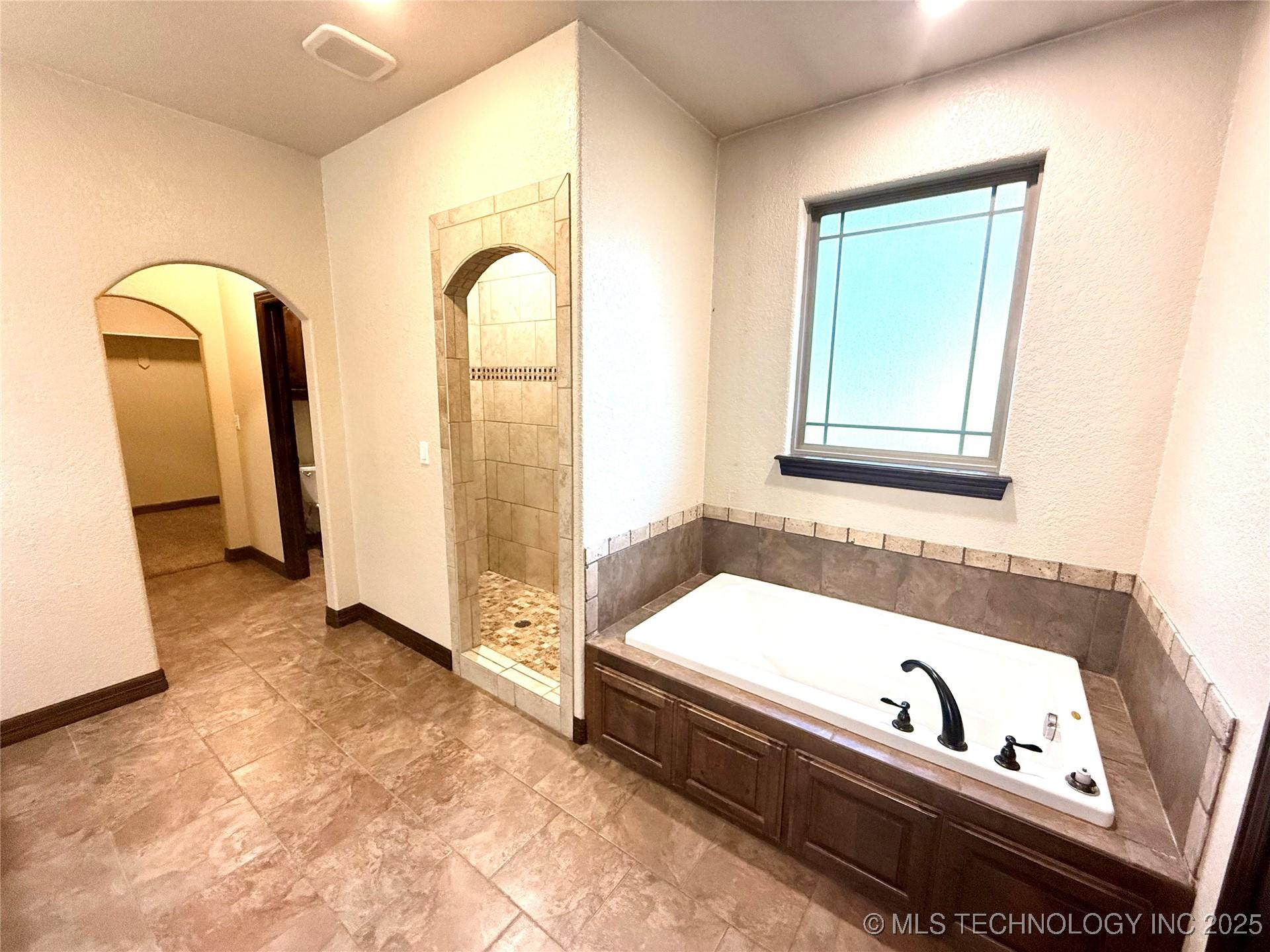 Checotah, Oklahoma, 74426, United States, 4 Bedrooms Bedrooms, ,4 BathroomsBathrooms,Residential,For Sale,1980942