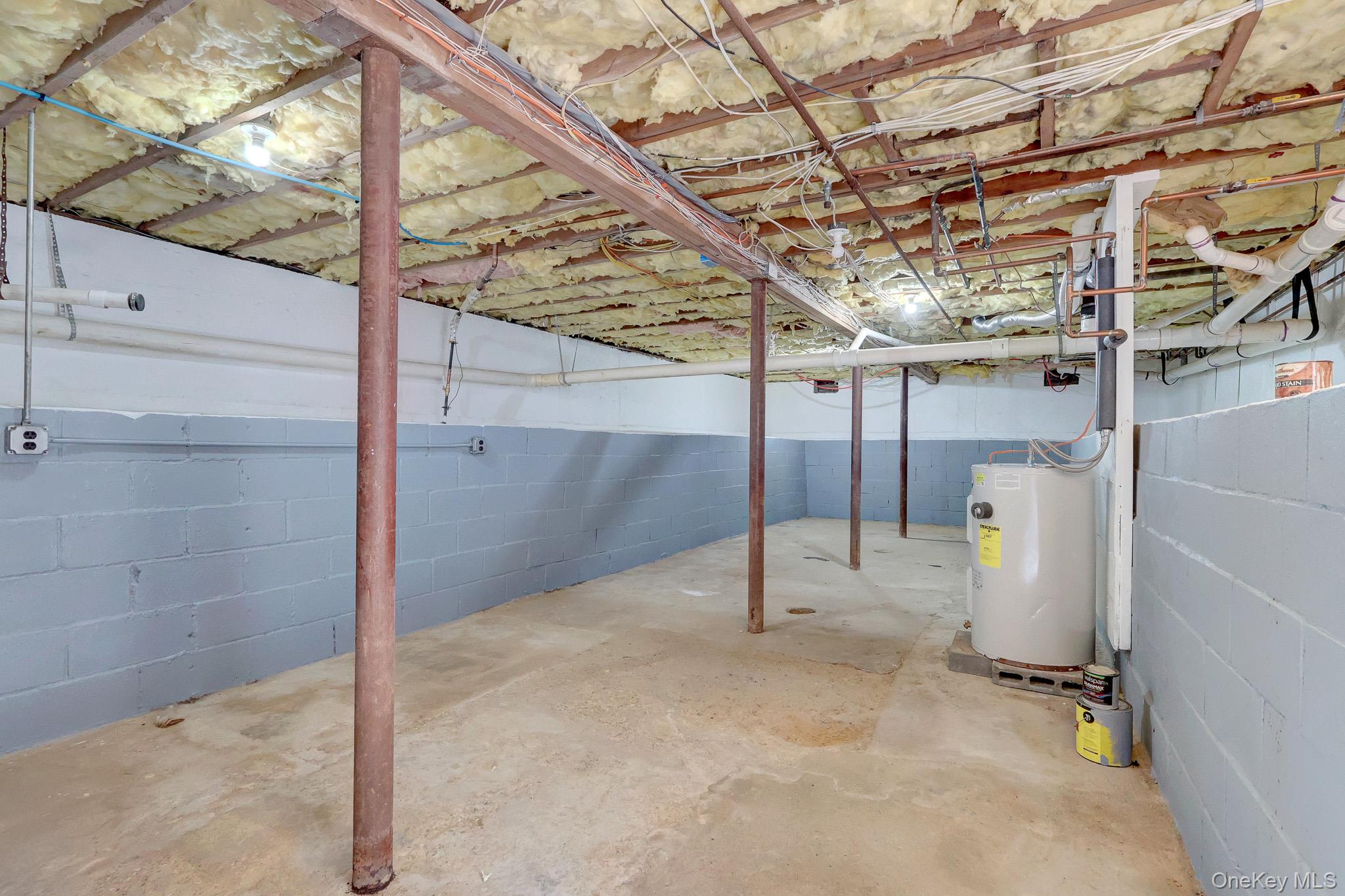  466 W 4th Street, West Islip, NY, 11795 - 物件實景