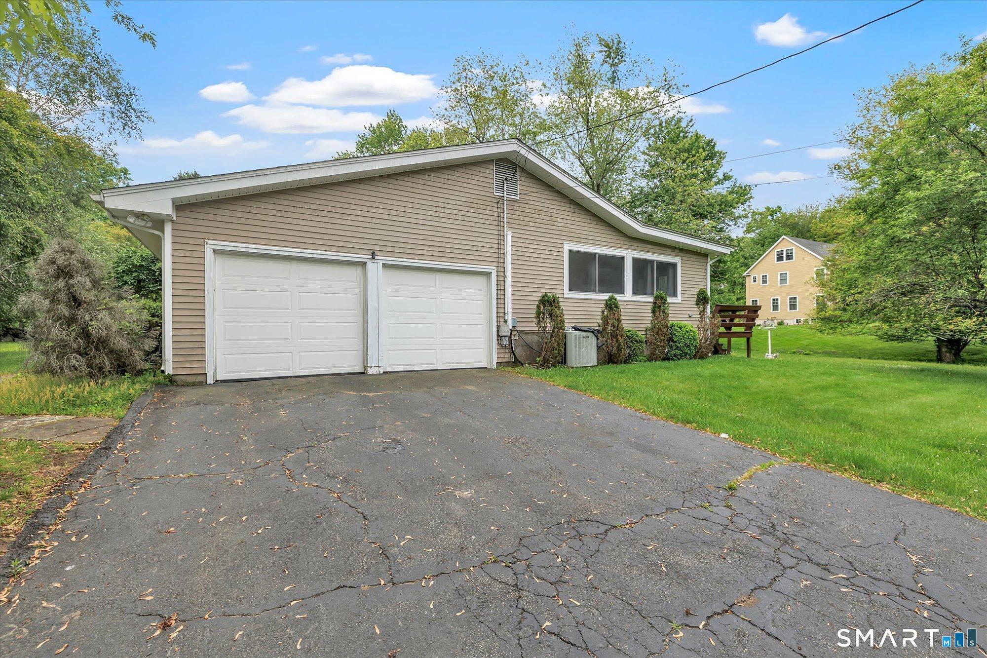 Trumbull, Connecticut, 06611, United States, 3 Bedrooms Bedrooms, ,2 BathroomsBathrooms,Residential,For Sale,2048685