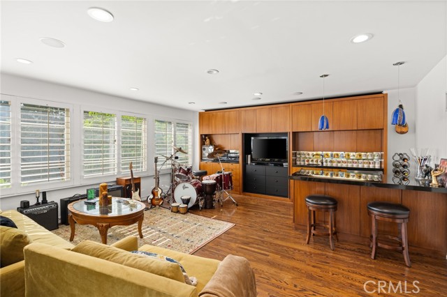 Los Angeles, California, 90064, United States, 6 Bedrooms Bedrooms, ,3 BathroomsBathrooms,Residential,For Sale,1878495