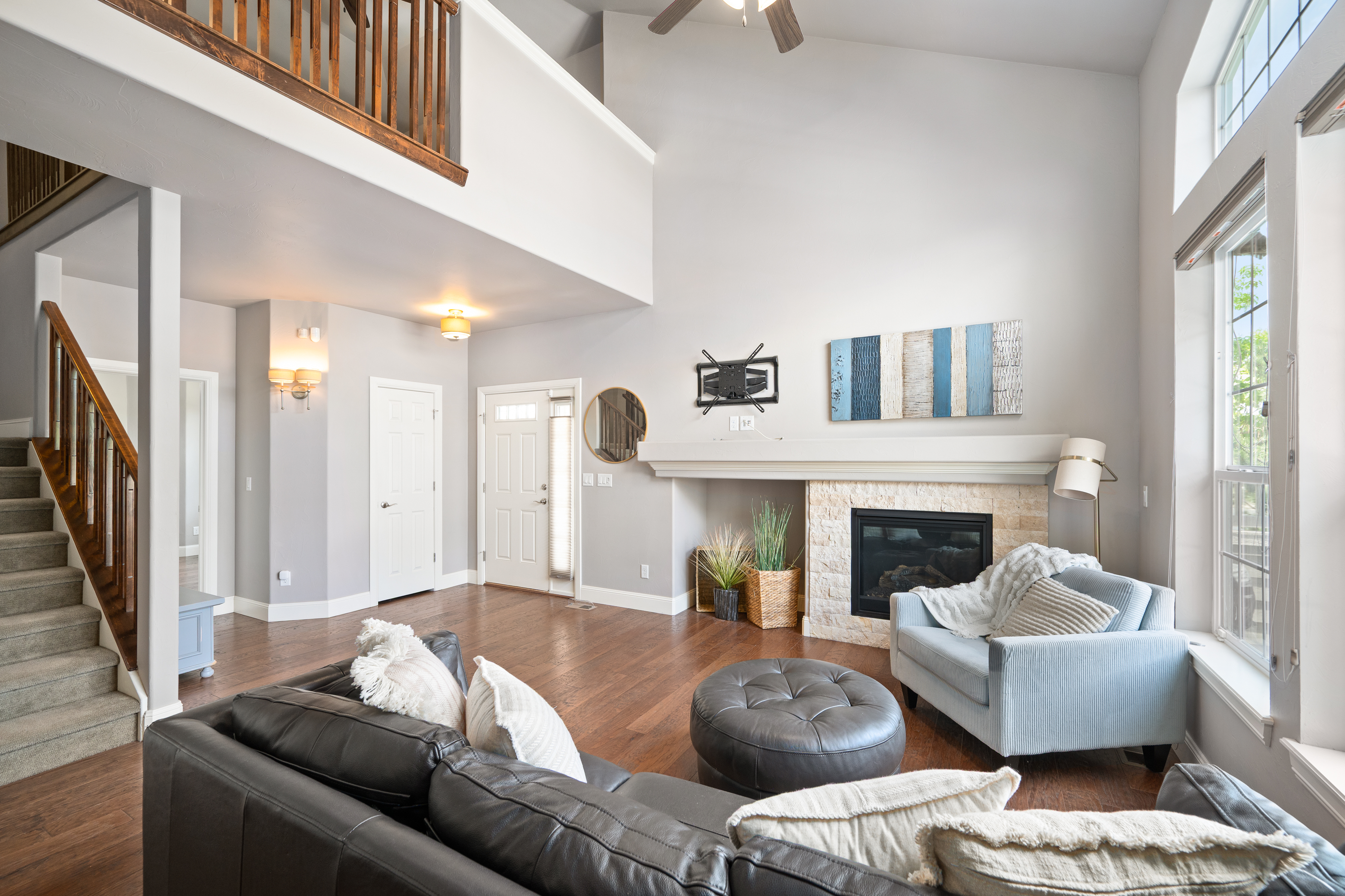 Pristine And Charming End Unit Townhome - 物件實景