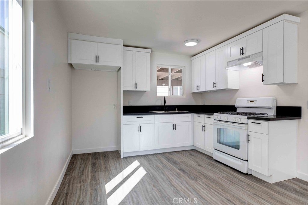 Sun Valley, California, 91352, United States, 4 Bedrooms Bedrooms, ,3 BathroomsBathrooms,Residential,For Sale,1938839