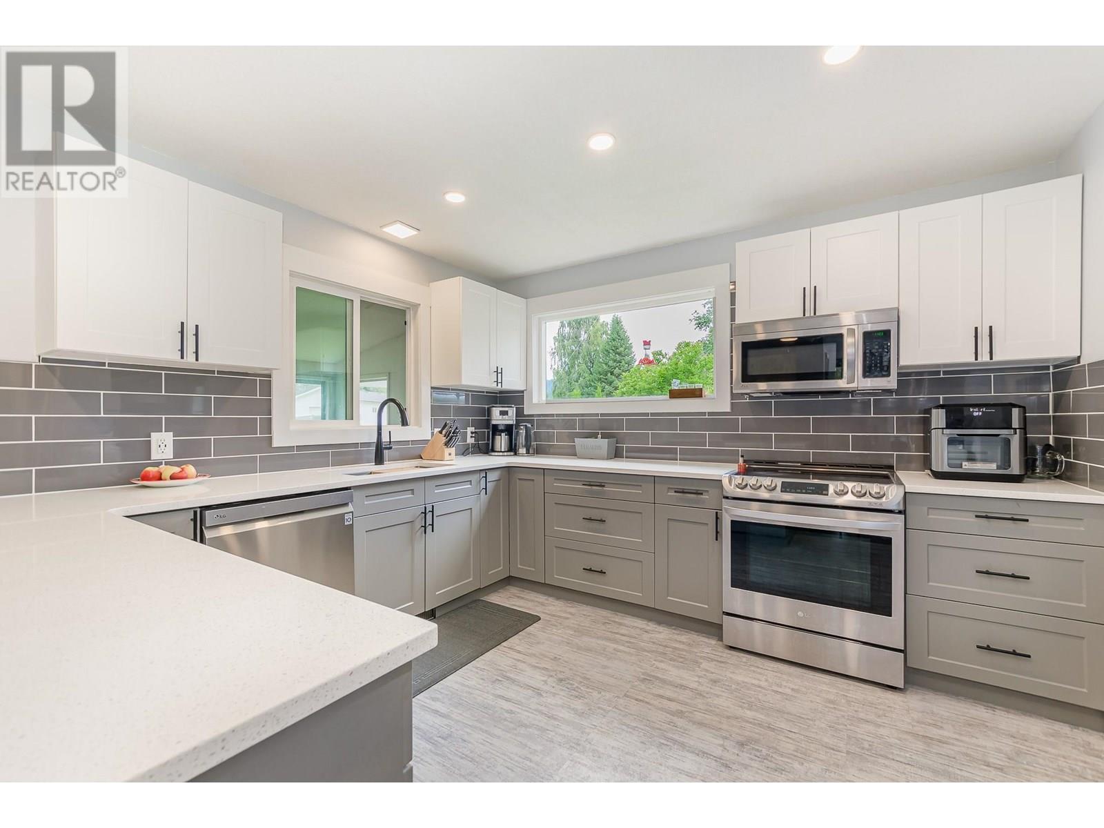 SICAMOUS, British Columbia, V0E 2V4, CA, 3 Bedrooms Bedrooms, ,2 BathroomsBathrooms,Residential,For Sale,1903862