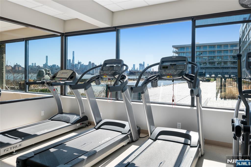 Edgewater, New Jersey, 07020, United States, 2 Bedrooms Bedrooms, ,2 BathroomsBathrooms,Residential,For Sale,1849063