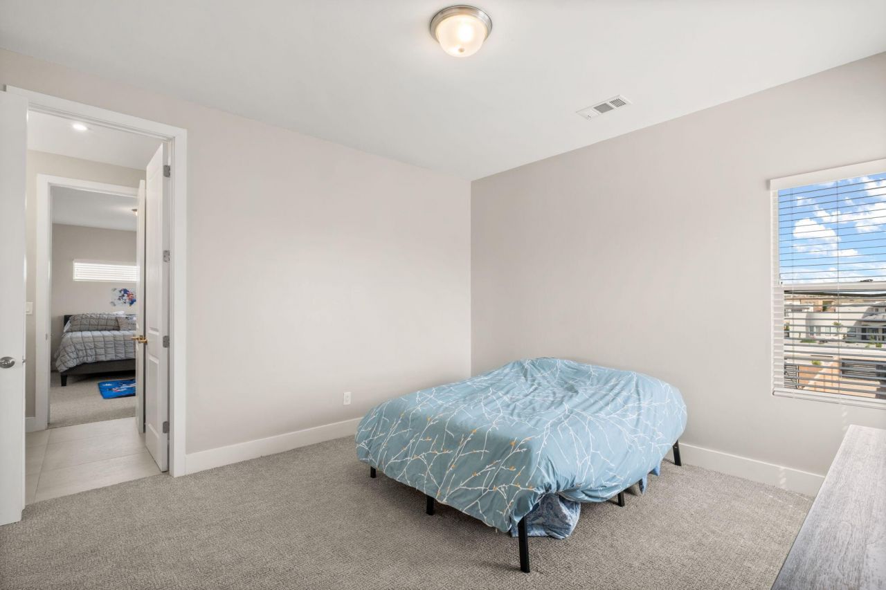 Albuquerque, New Mexico, 87120, United States, 5 Bedrooms Bedrooms, ,5 BathroomsBathrooms,Residential,For Sale,1940027