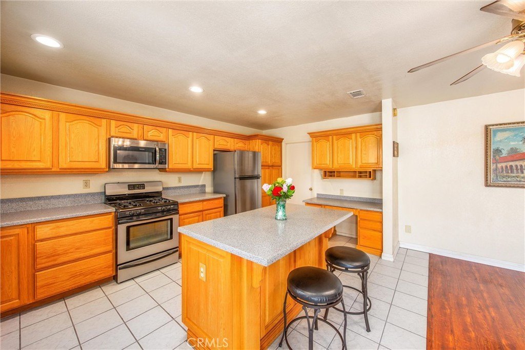 Fontana, California, 92335, United States, 3 Bedrooms Bedrooms, ,2 BathroomsBathrooms,Residential,For Sale,1987361