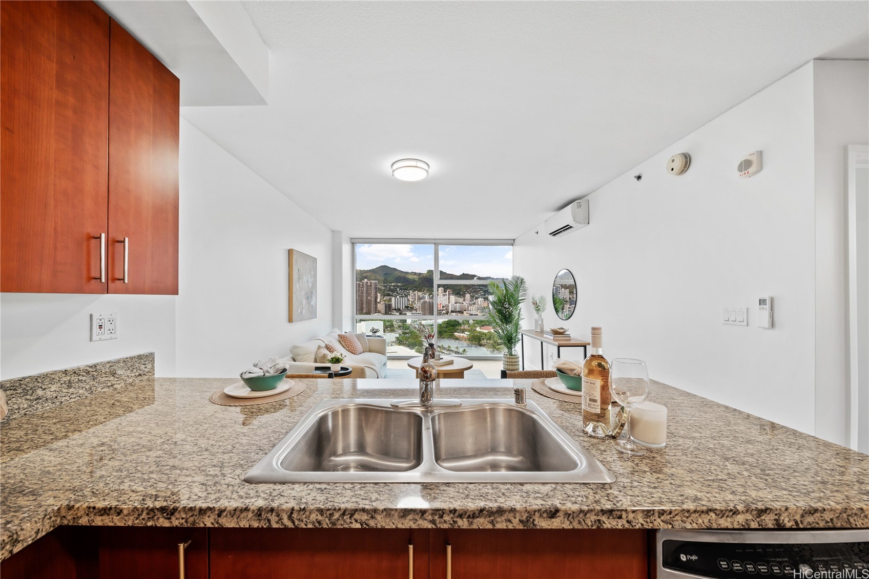 Honolulu, Hawaii, 96814, United States, 1 Bedroom Bedrooms, ,1 BathroomBathrooms,Residential,For Sale,1866206