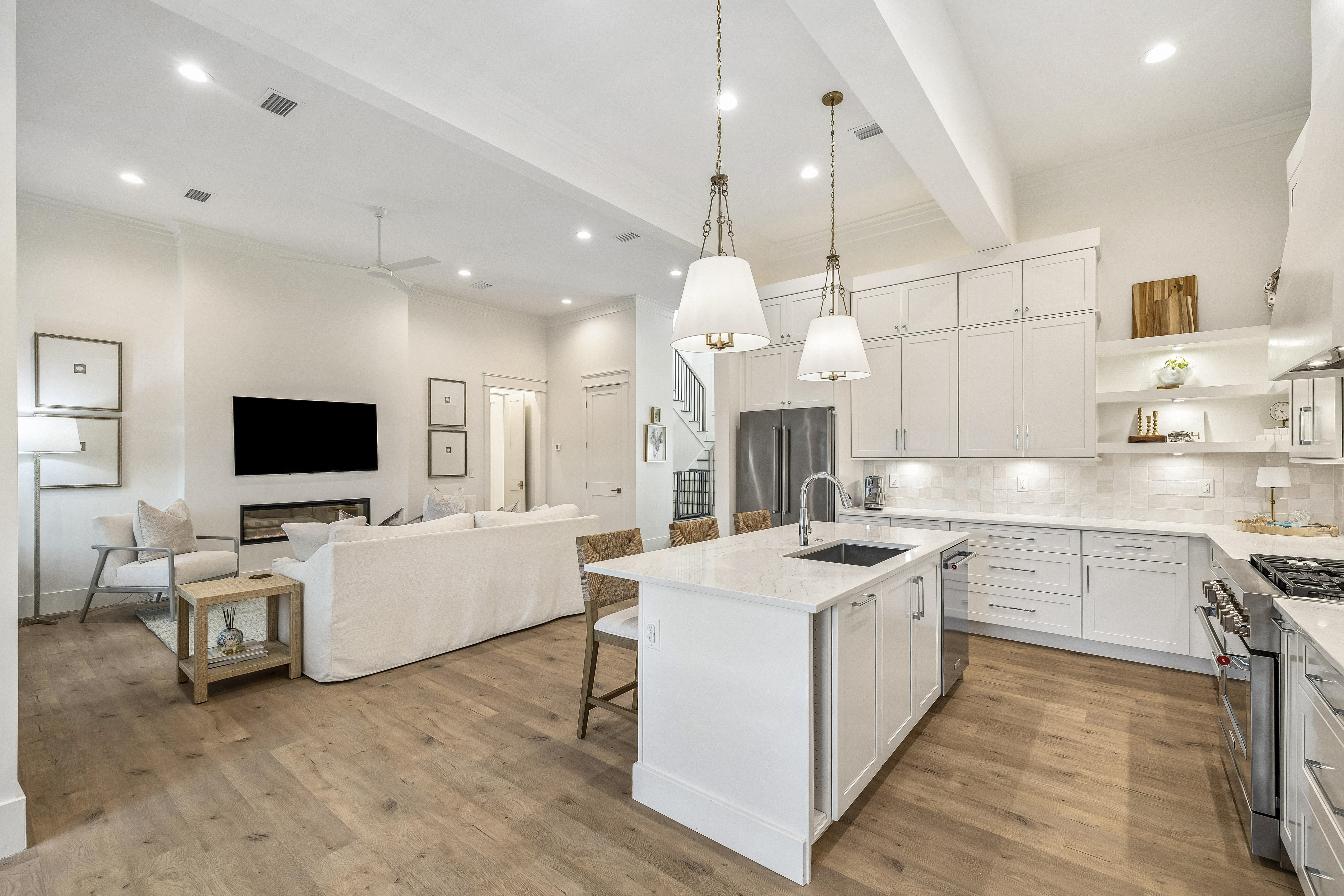  Custom Coastal Luxury with Walkable Beach Access - 物件實景