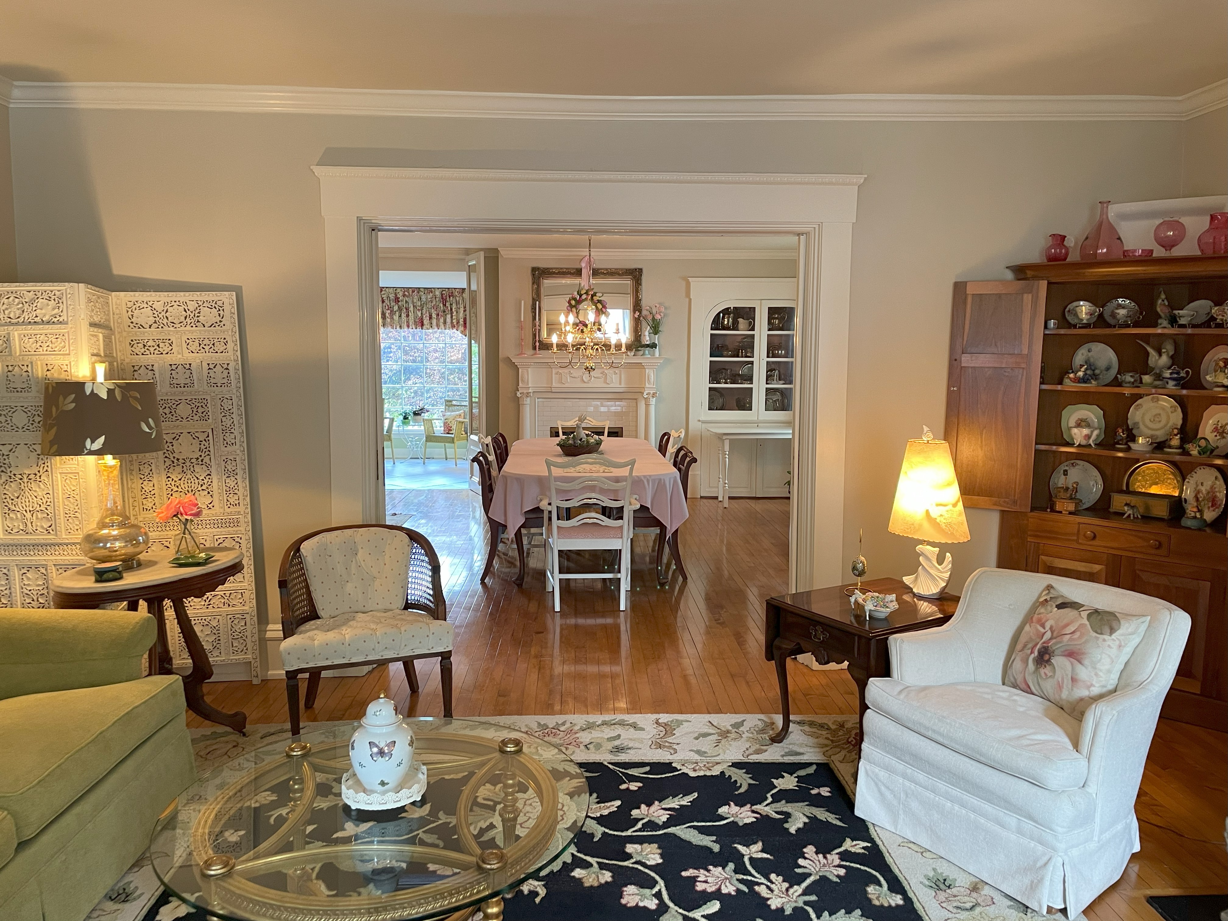 Frankfort, Kentucky, 40601, United States, 6 Bedrooms Bedrooms, ,3 BathroomsBathrooms,Residential,For Sale,1994264