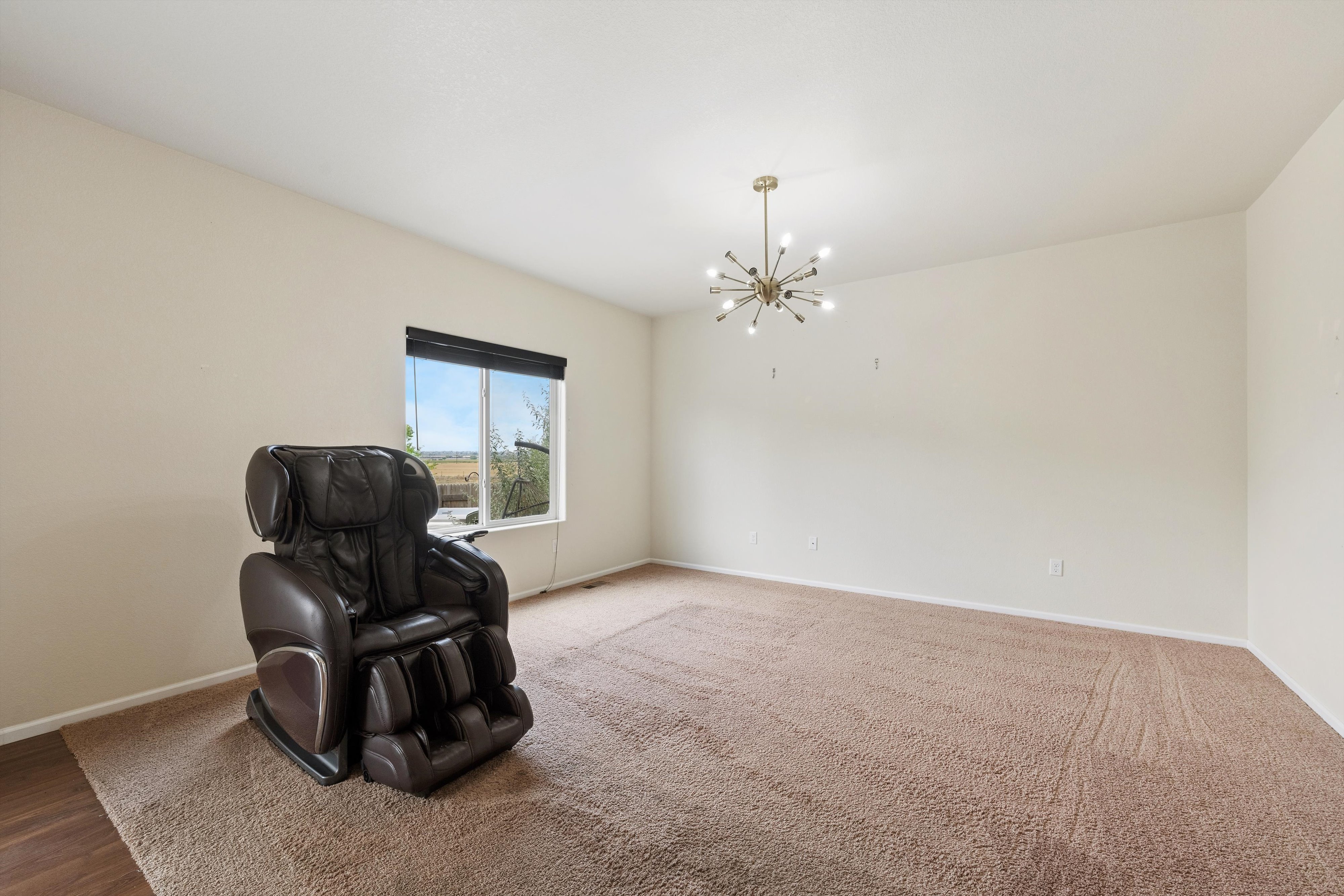  Spacious Four-Bedroom, Three-Bathroom Home - 物件實景