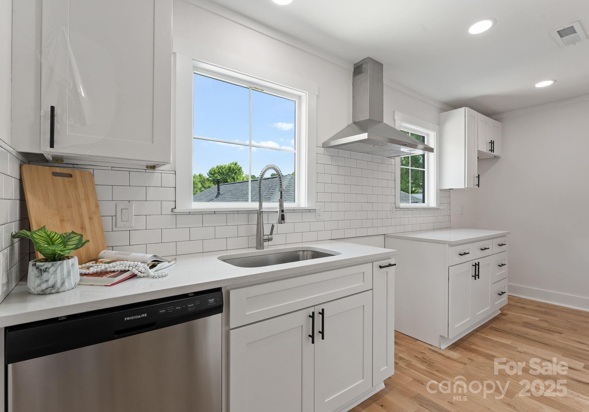 Charlotte, North Carolina, 28226, United States, 6 Bedrooms Bedrooms, ,5 BathroomsBathrooms,Residential,For Sale,1901811