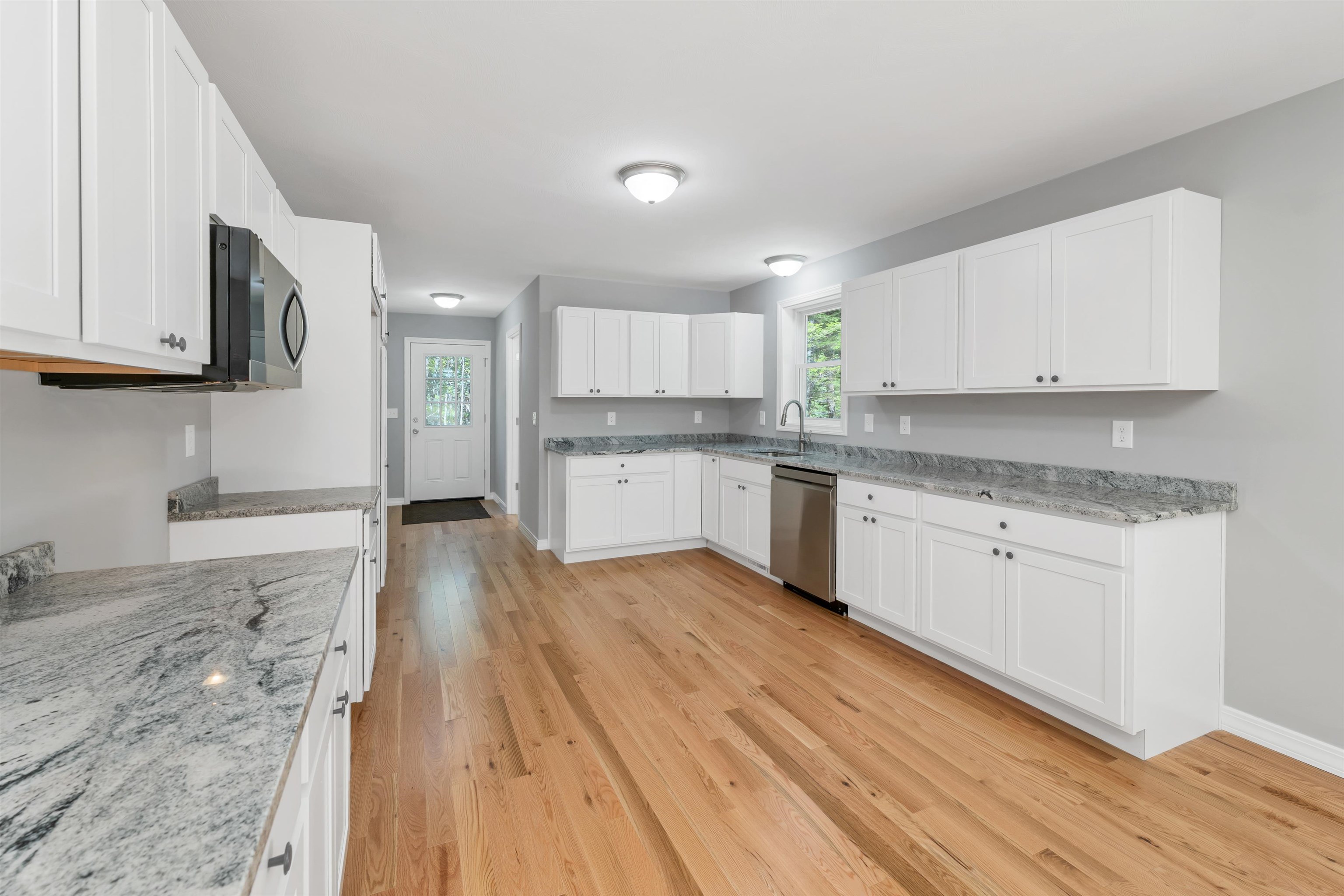 Bennington, New Hampshire, 03442, United States, 3 Bedrooms Bedrooms, ,2 BathroomsBathrooms,Residential,For Sale,1898255